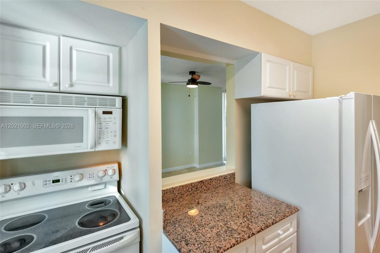 5900 Collins Ave , Unit 408, Miami Beach, FL 33140 Photo