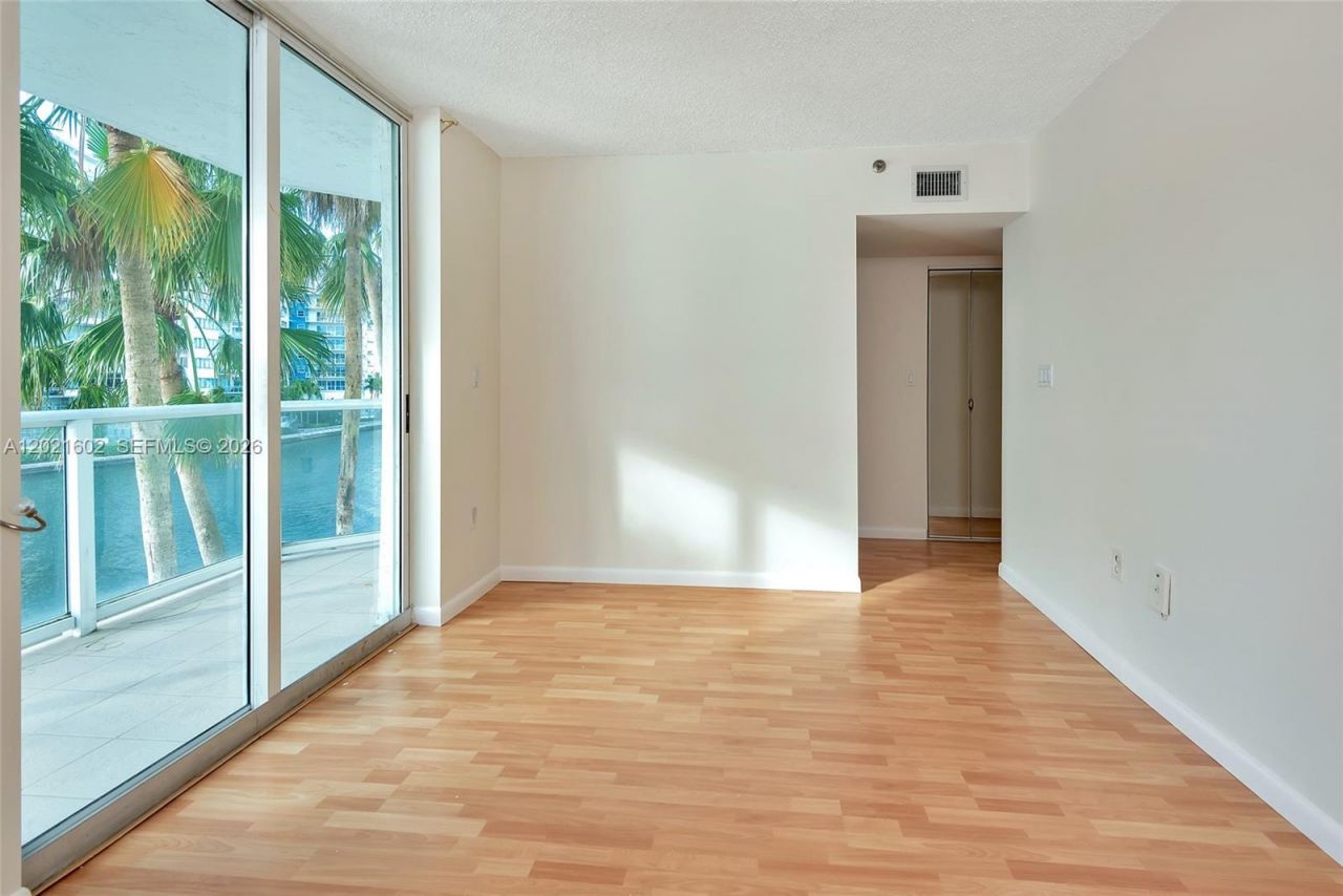5900 Collins Ave , Unit 408, Miami Beach, FL 33140 Photo