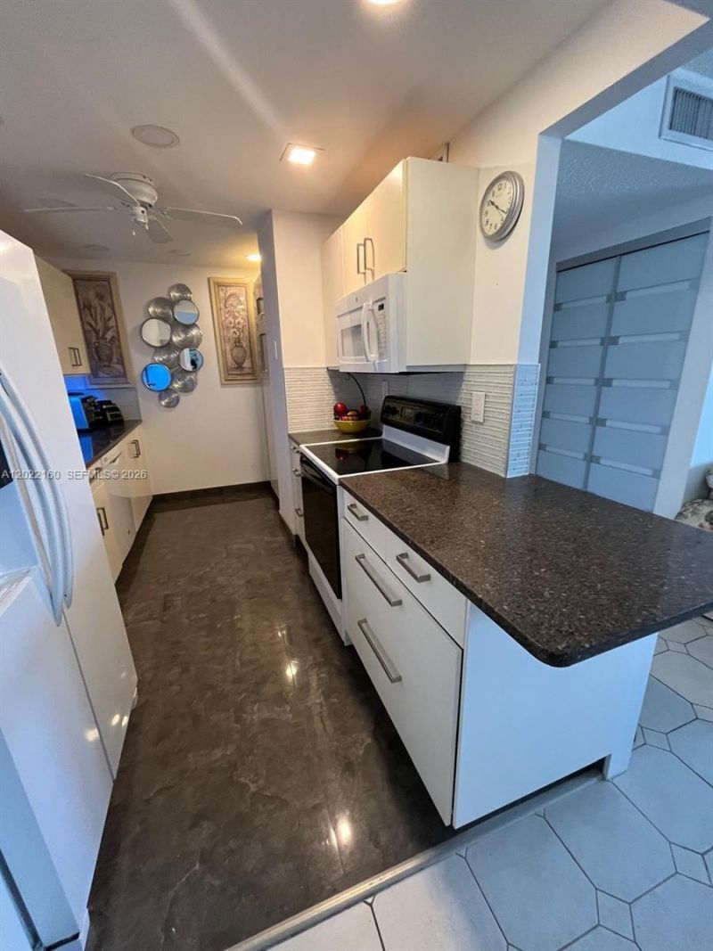 211 S Ocean Dr, Unit 204, Hollywood, FL 33019 Photo