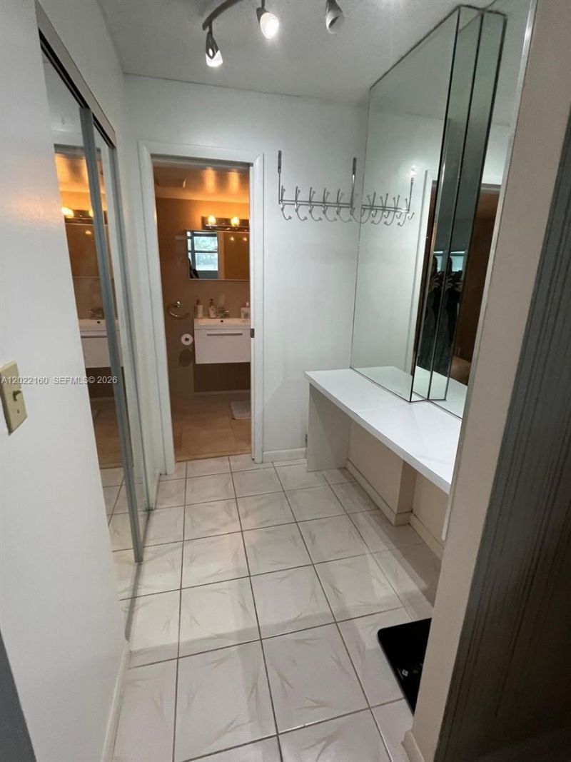 211 S Ocean Dr, Unit 204, Hollywood, FL 33019 Photo