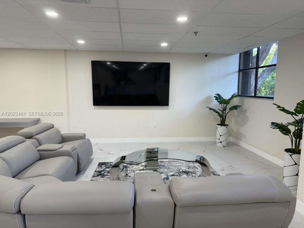 900 NE 195th St , Unit 618, Miami, FL 33179 Photo