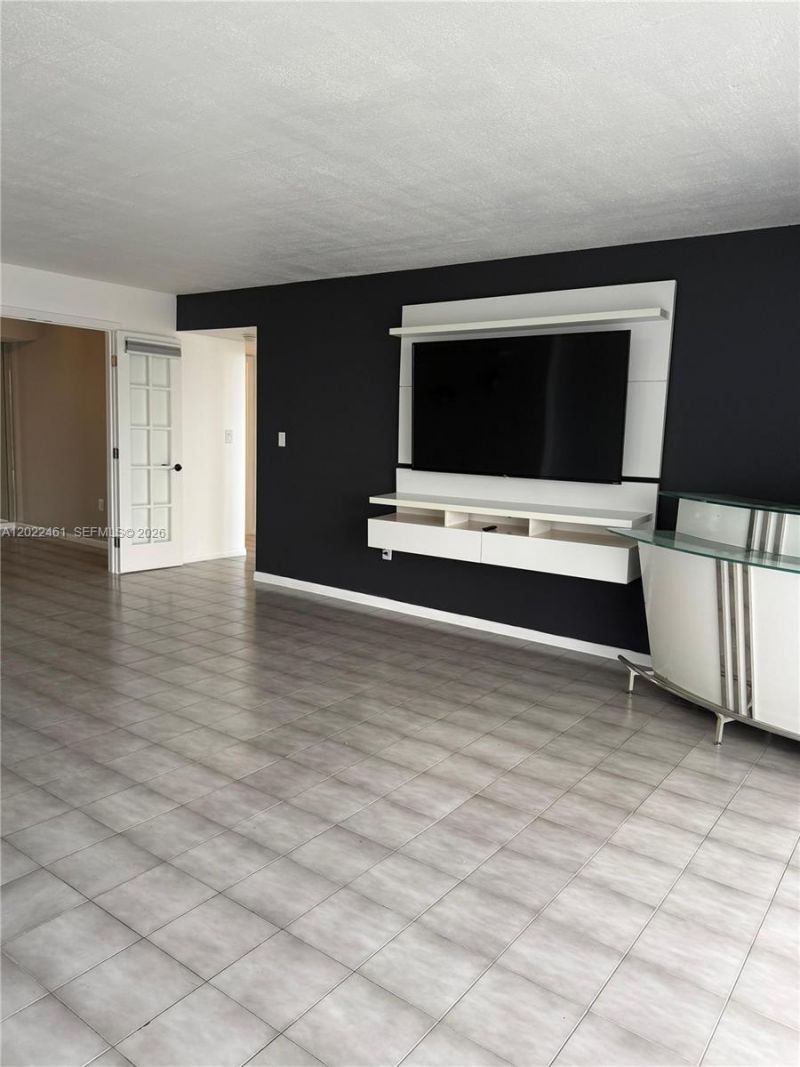 900 NE 195th St , Unit 618, Miami, FL 33179 Photo