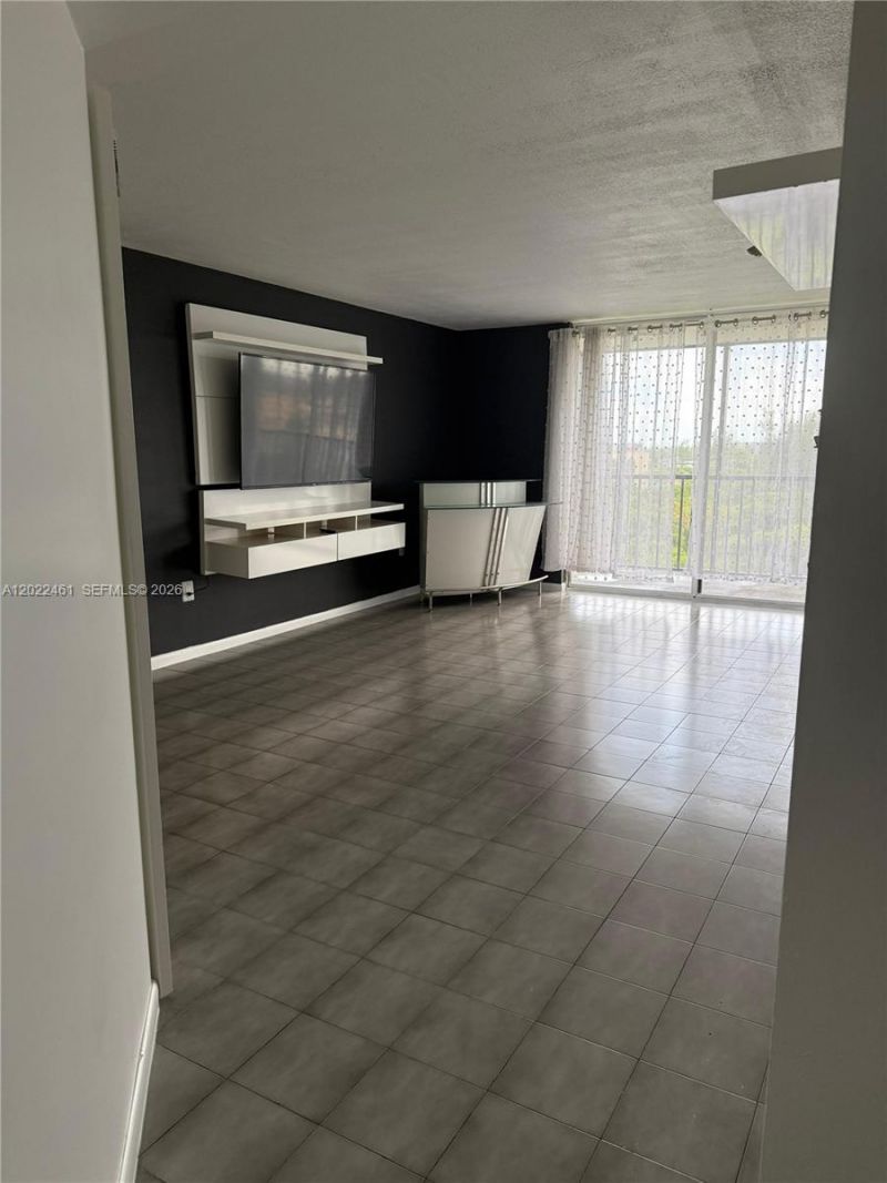 900 NE 195th St , Unit 618, Miami, FL 33179 Photo