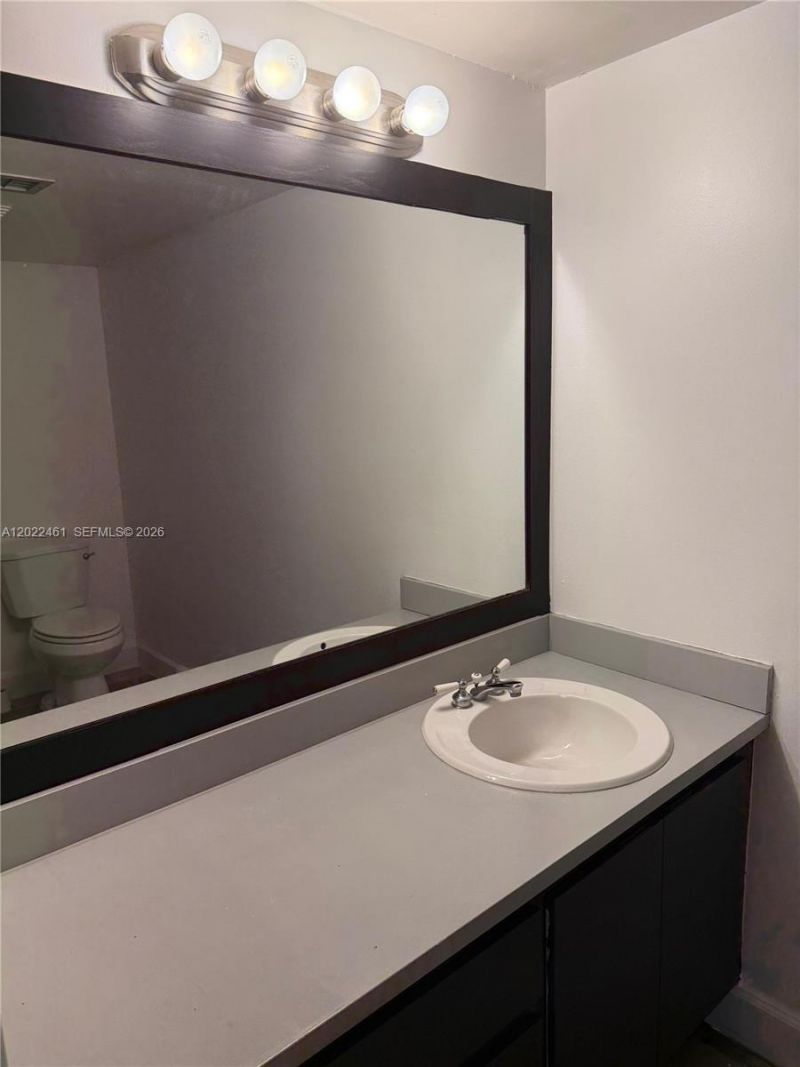 900 NE 195th St , Unit 618, Miami, FL 33179 Photo