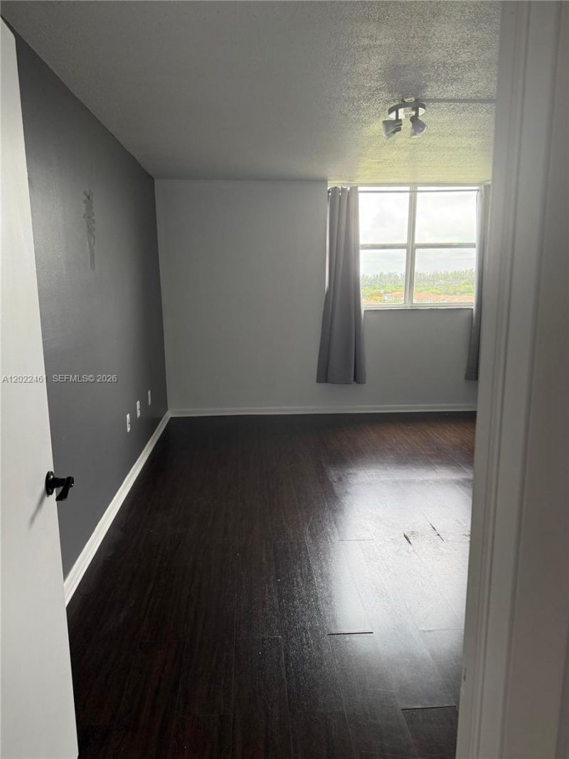 900 NE 195th St , Unit 618, Miami, FL 33179 Photo