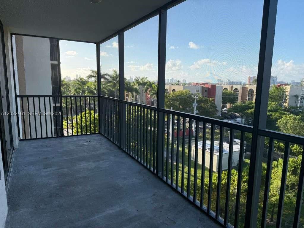 900 NE 195th St , Unit 618, Miami, FL 33179 Photo