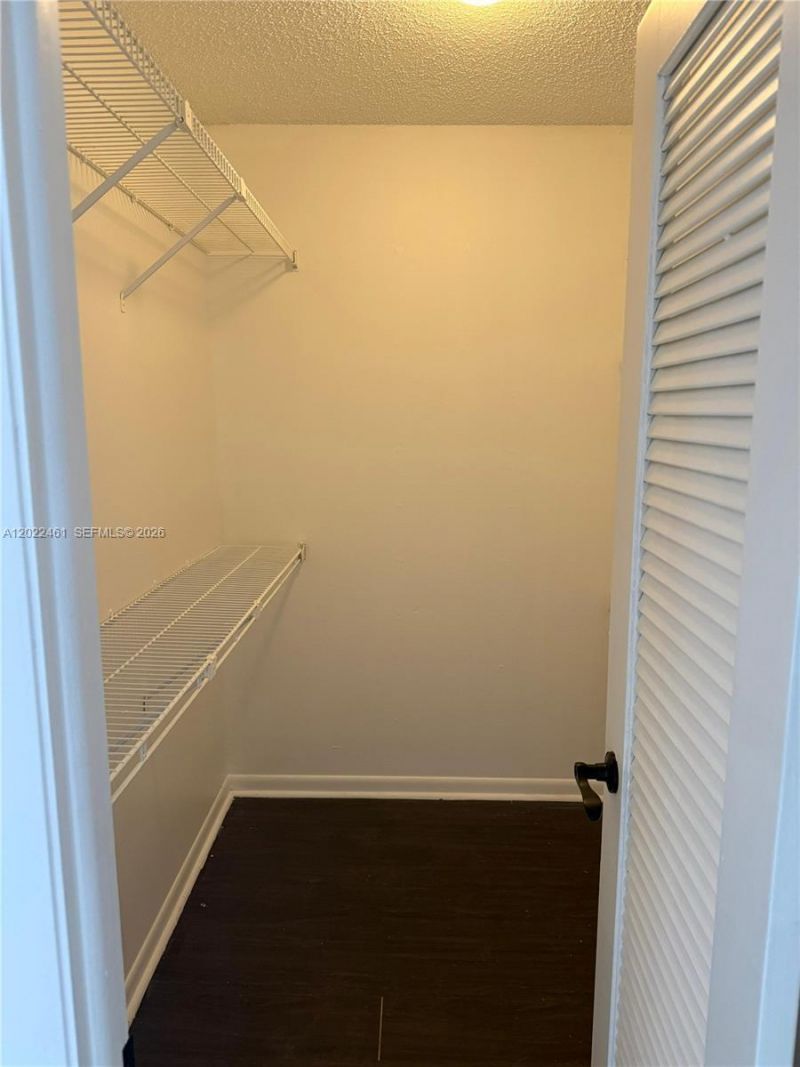 900 NE 195th St , Unit 618, Miami, FL 33179 Photo