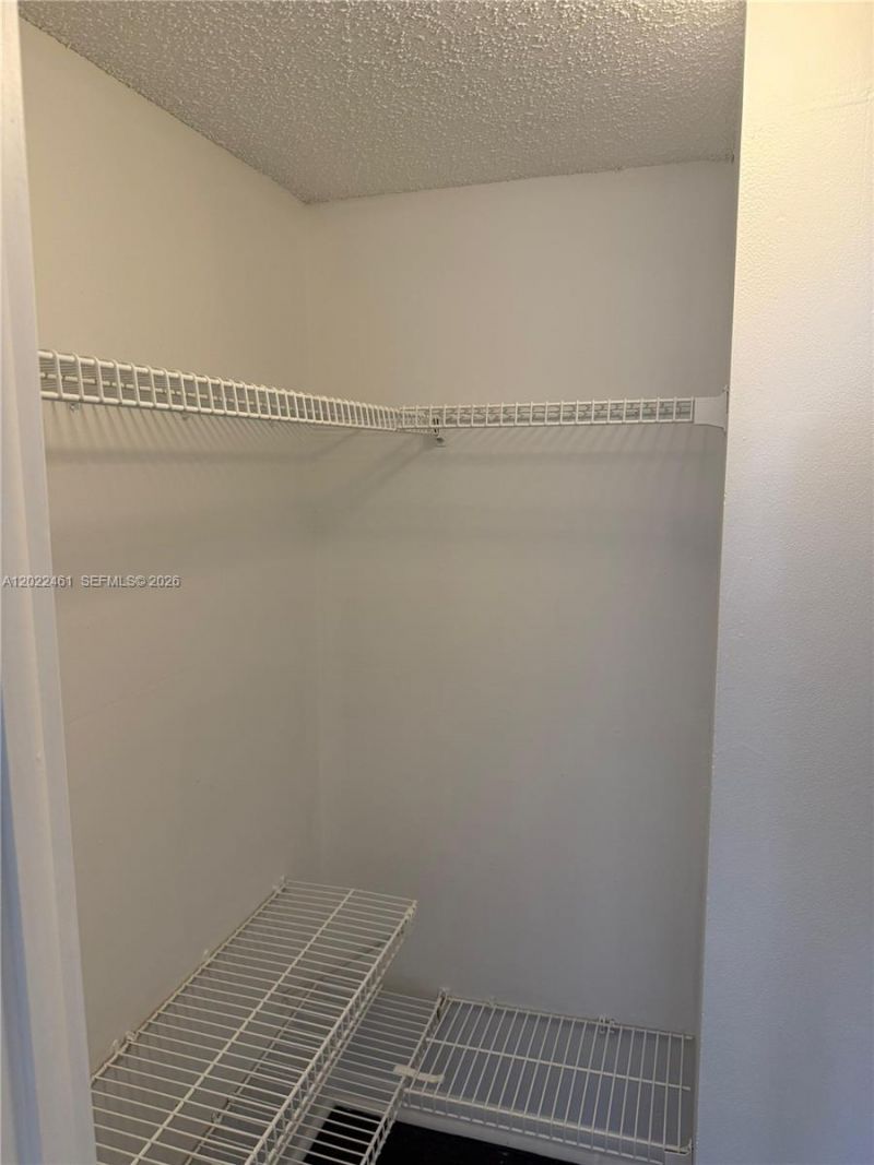 900 NE 195th St , Unit 618, Miami, FL 33179 Photo