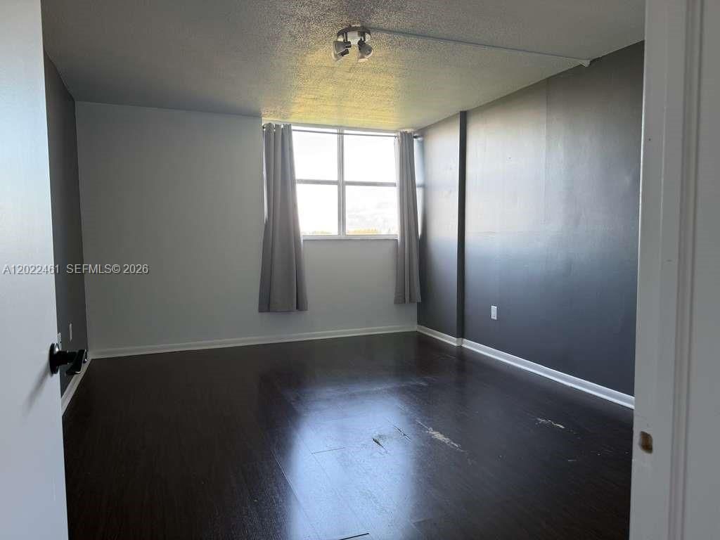 900 NE 195th St , Unit 618, Miami, FL 33179 Photo