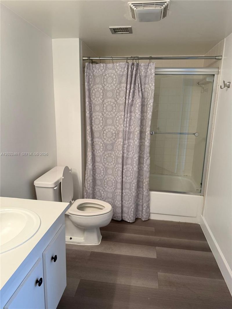 900 NE 195th St , Unit 618, Miami, FL 33179 Photo