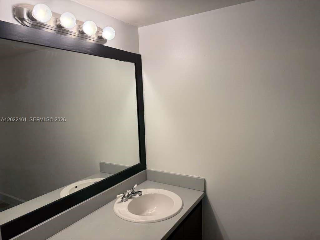 900 NE 195th St , Unit 618, Miami, FL 33179 Photo