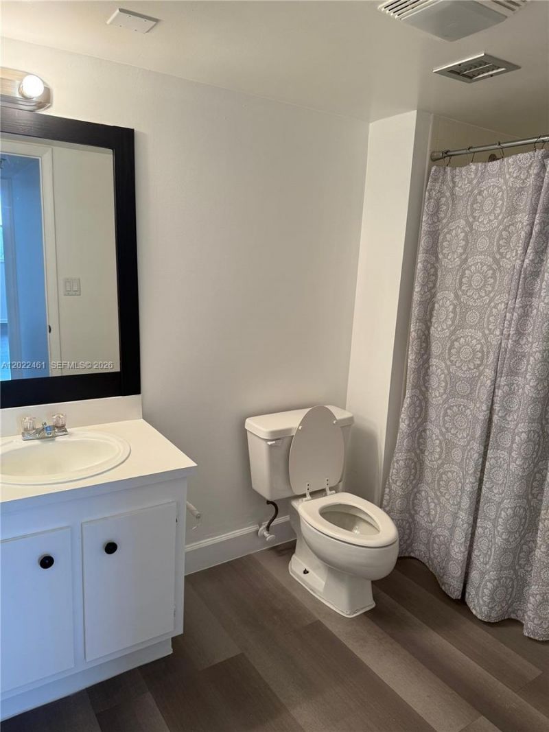 900 NE 195th St , Unit 618, Miami, FL 33179 Photo