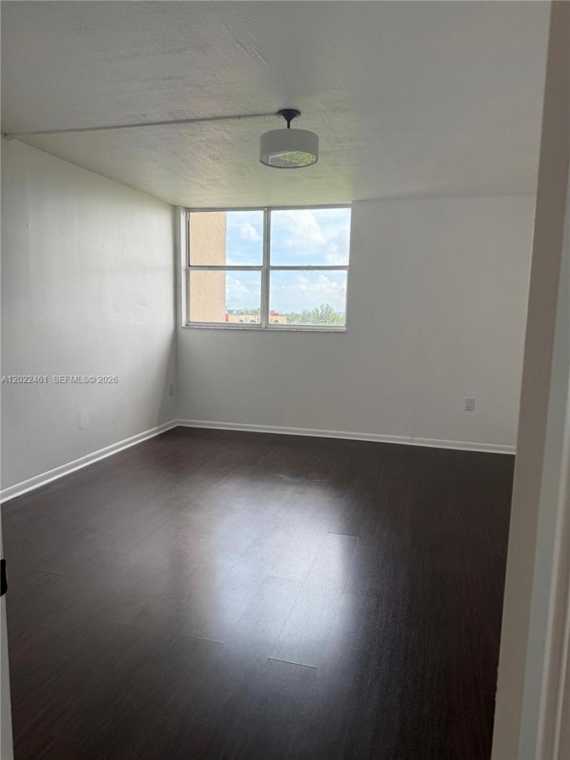 900 NE 195th St , Unit 618, Miami, FL 33179 Photo