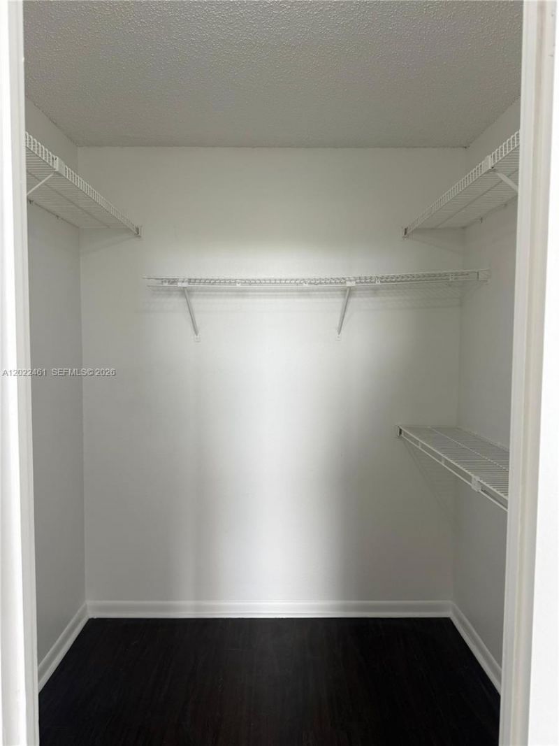 900 NE 195th St , Unit 618, Miami, FL 33179 Photo