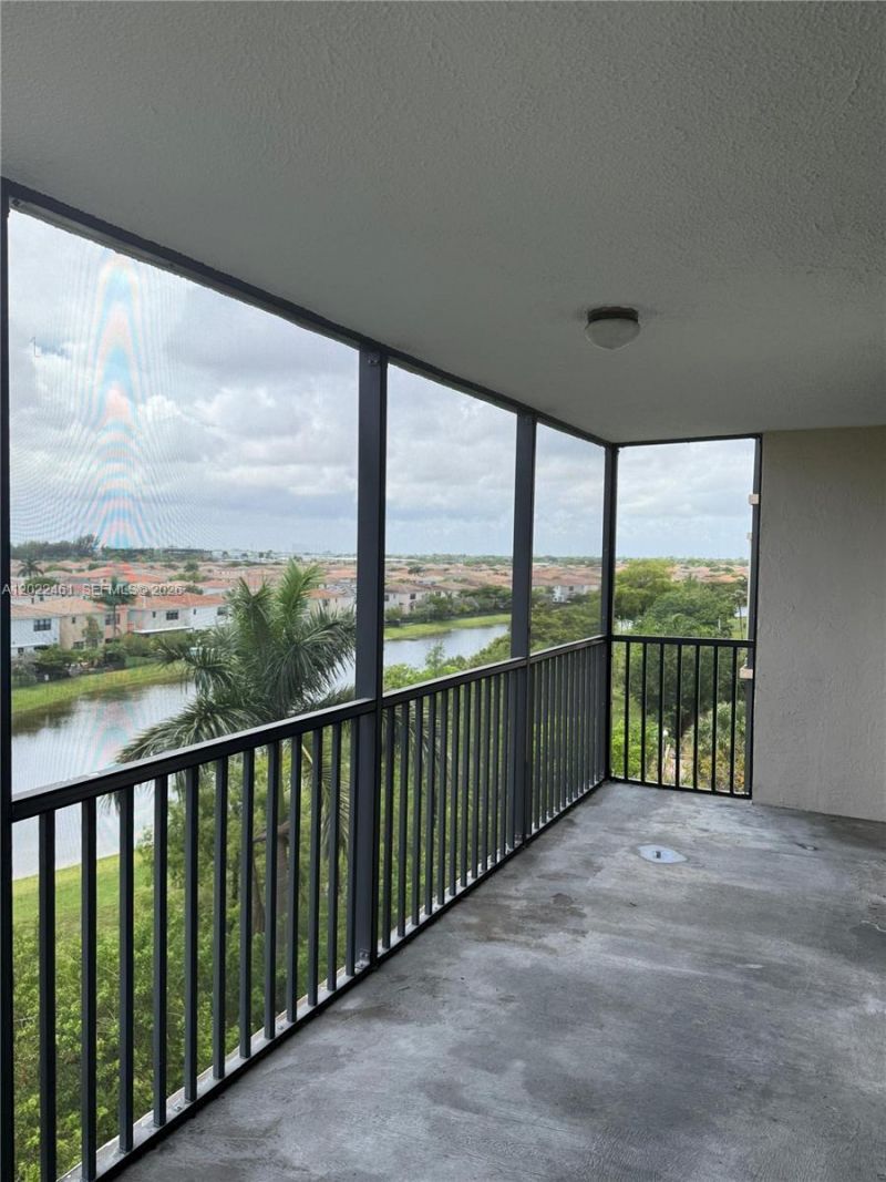 900 NE 195th St , Unit 618, Miami, FL 33179 Photo