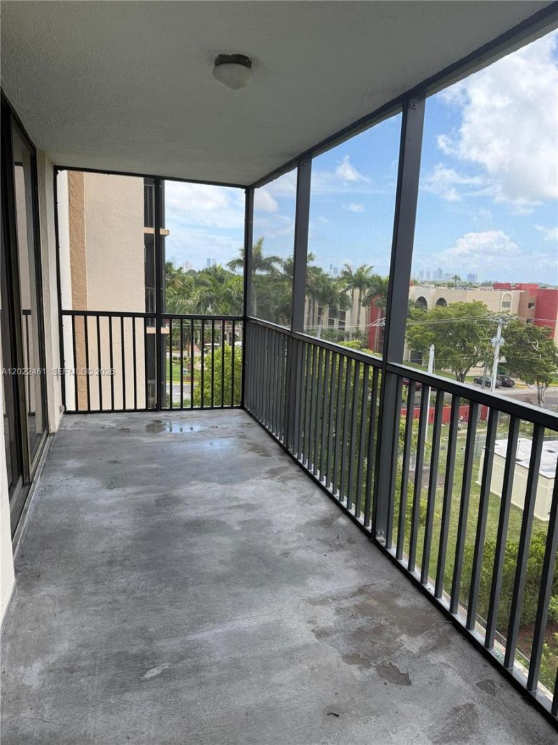 900 NE 195th St , Unit 618, Miami, FL 33179 Photo