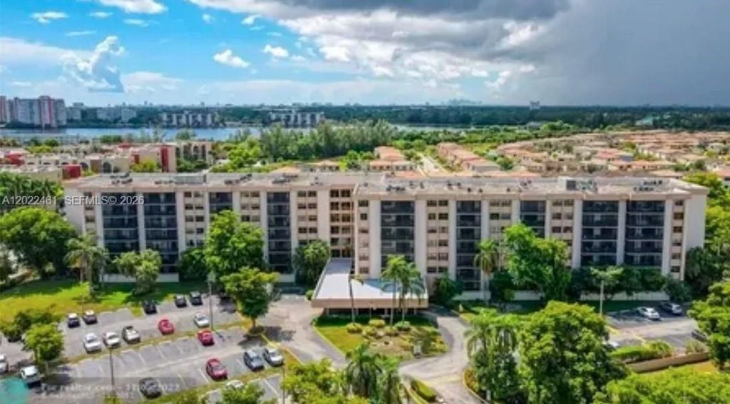 900 NE 195th St , Unit 618, Miami, FL 33179 Photo