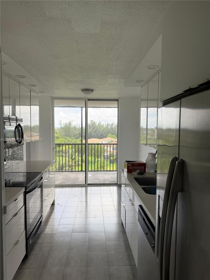 900 NE 195th St , Unit 618, Miami, FL 33179 Photo