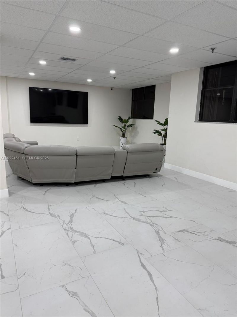 900 NE 195th St , Unit 618, Miami, FL 33179 Photo