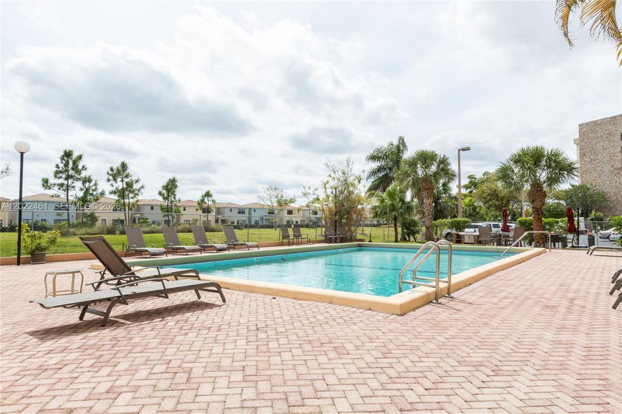 900 NE 195th St , Unit 618, Miami, FL 33179 Photo