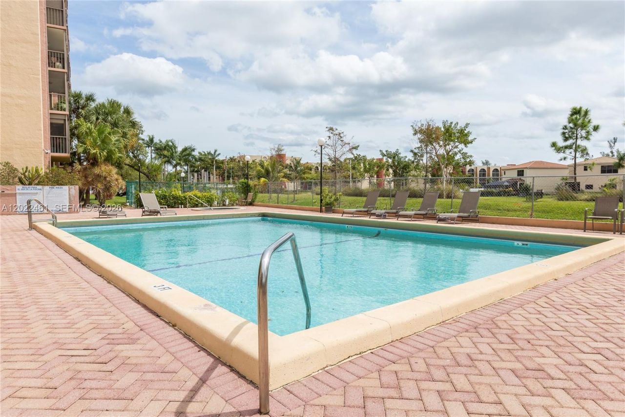 900 NE 195th St , Unit 618, Miami, FL 33179 Photo