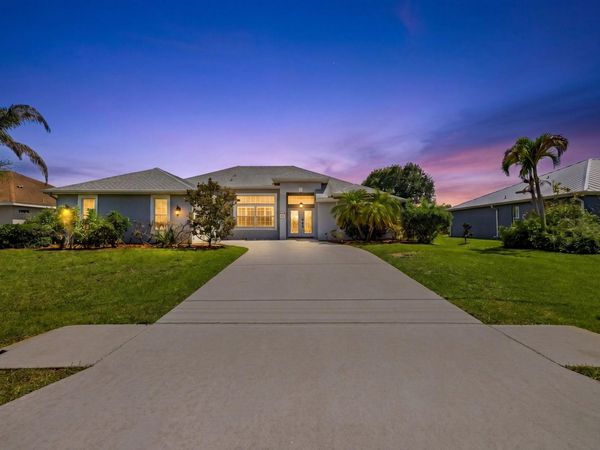 474 SW Carter Avenue, Port St. Lucie, FL 34983