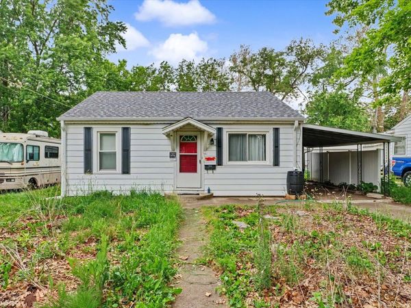 1116 W Columbia Avenue, Champaign, IL 61821
