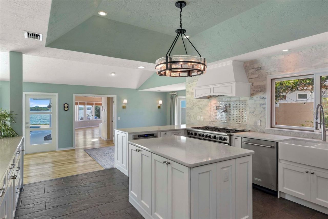 1215 Commodore Drive, New Smyrna Beach, FL 32168 Photo