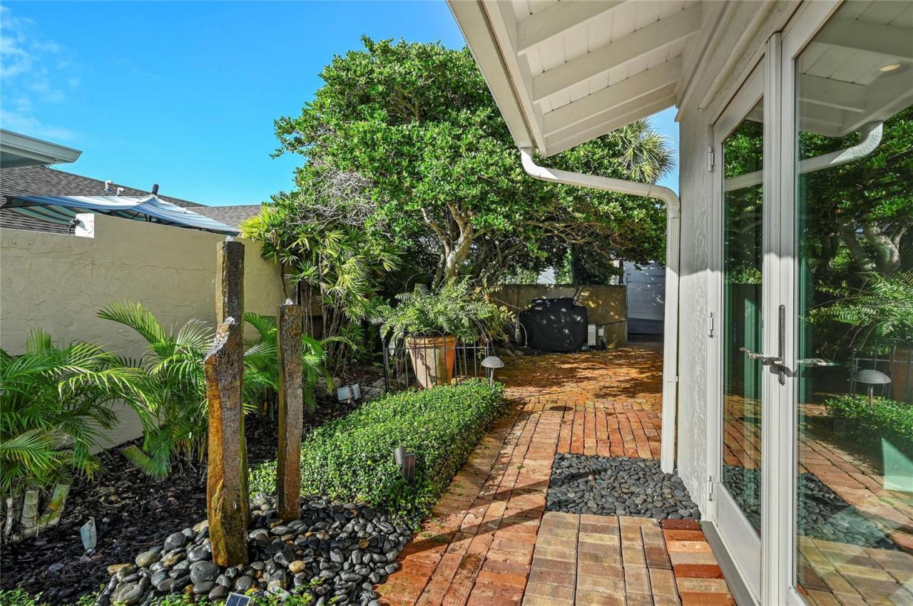 1215 Commodore Drive, New Smyrna Beach, FL 32168 Photo
