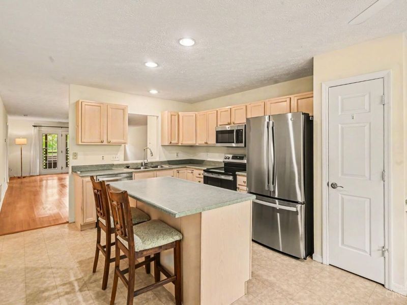 5461 Asbury Lake Drive, Unit 78, Green Township, OH 45247 Photo 3