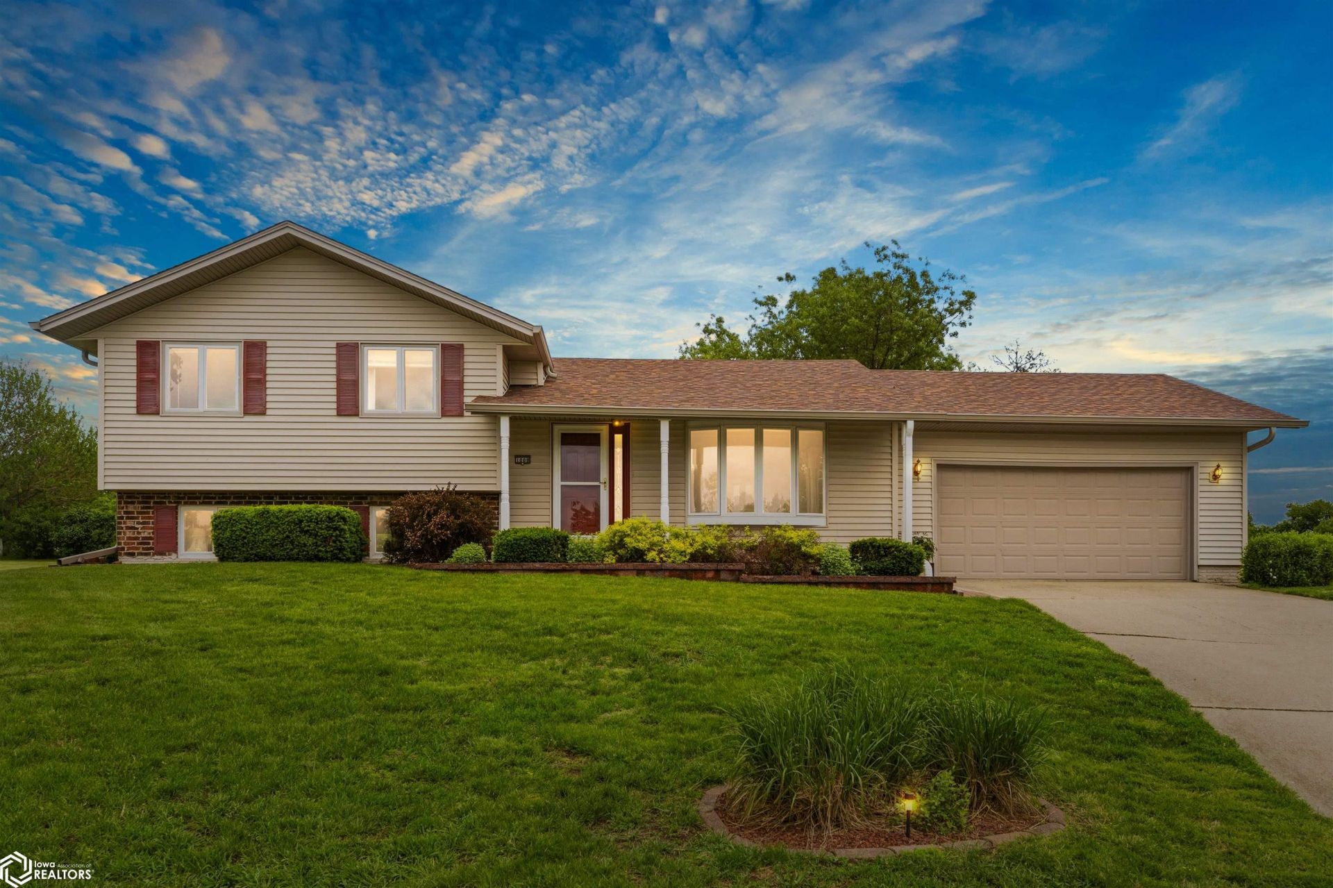 1008 Ratcliffe Drive, Marshalltown, IA 50158 Main Photo