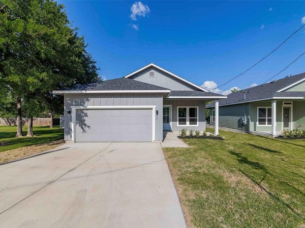 627 Birch LN, Cottonwood Shores, TX 78657