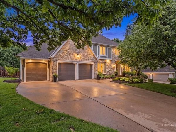 12209 Wenonga Road, Leawood, KS 66209