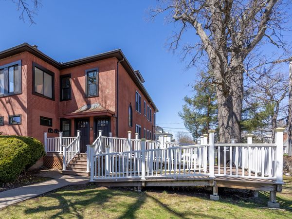 852 Farmington , West Hartford, CT 06119