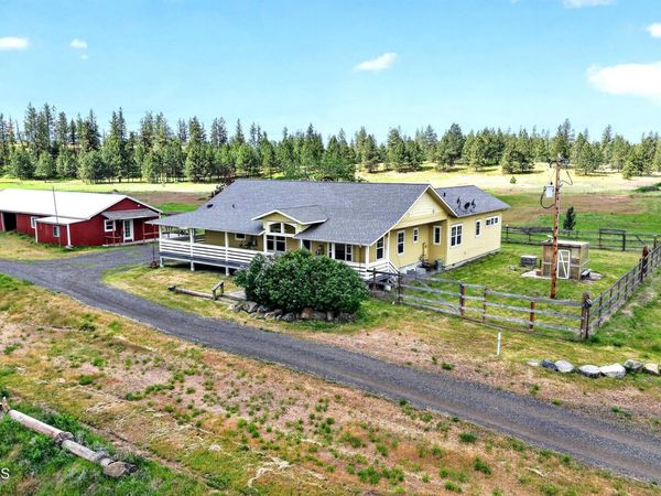14829 W Burnett Rd , Nine Mile, WA 99026