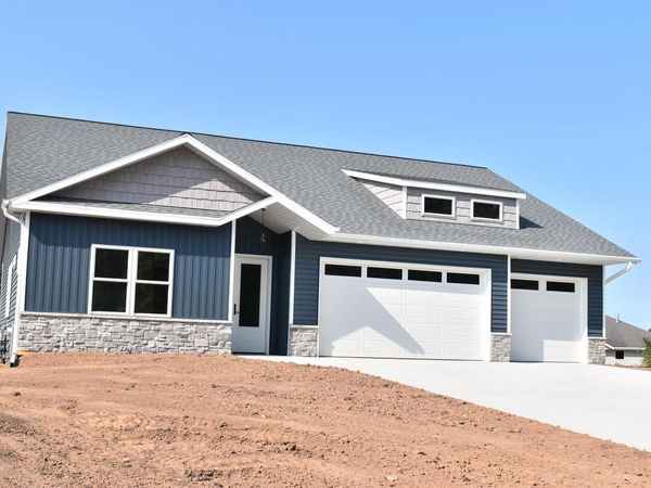 3208 ECLIPSE DRIVE, Green Bay, WI 54311