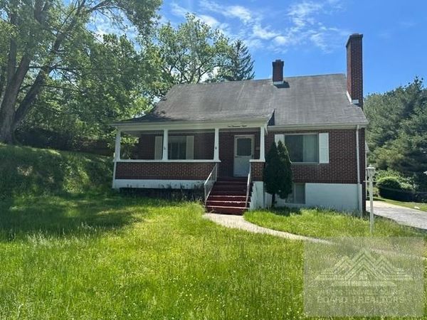 2008 Hemlock Dr, Bluefield, WV 24701