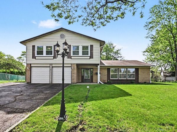 7801 Berkshire Court , Hanover Park, IL 60133