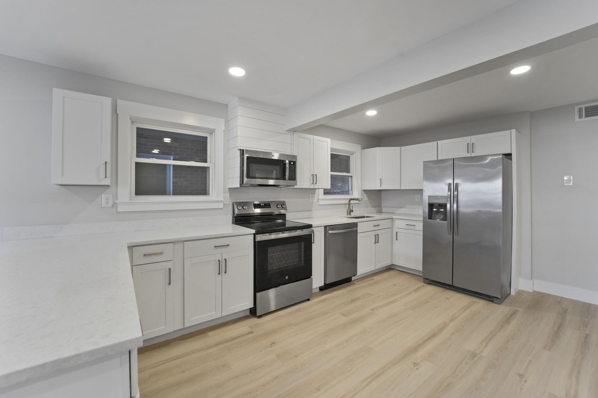 415 Parkdale Drive Photo 9