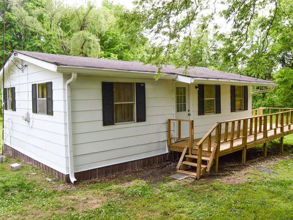 107 Coffey St , Wartrace, TN 37183