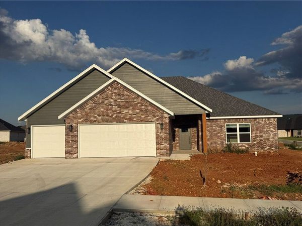 110 N Bloodhound Avenue, Farmington, AR 72730