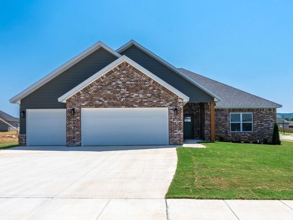 110 N Bloodhound Avenue, Farmington, AR 72730