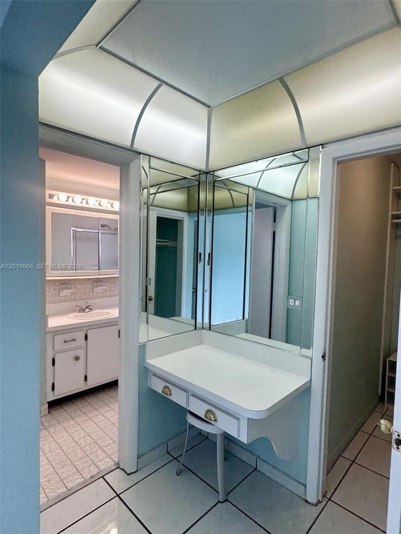 300 Galen Dr, Unit 206, Key Biscayne, FL 33149 Photo