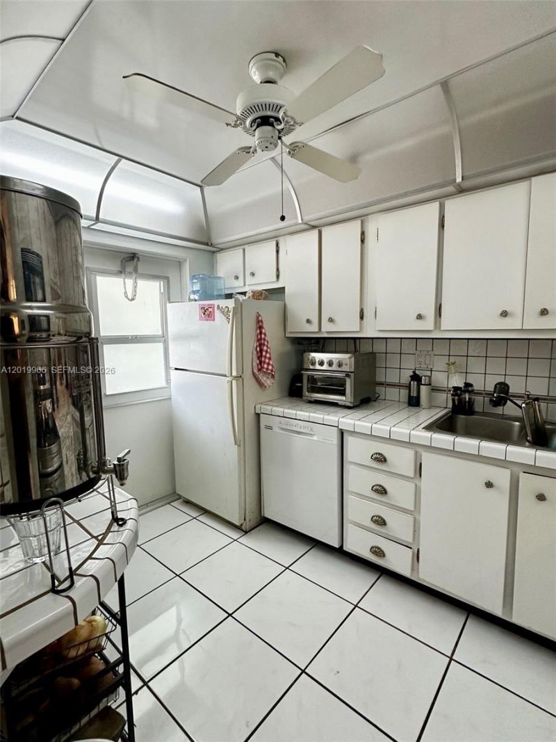 300 Galen Dr, Unit 206, Key Biscayne, FL 33149 Photo