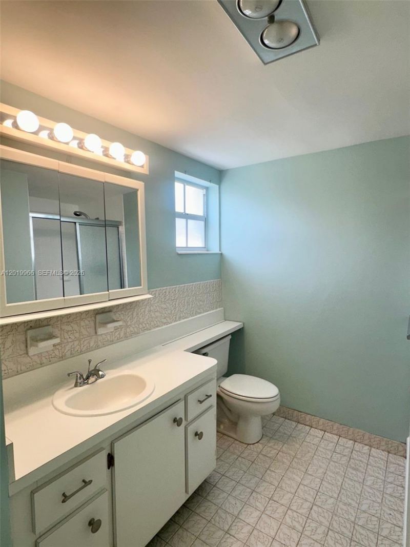 300 Galen Dr, Unit 206, Key Biscayne, FL 33149 Photo