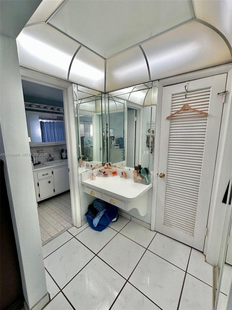 300 Galen Dr, Unit 206, Key Biscayne, FL 33149 Photo