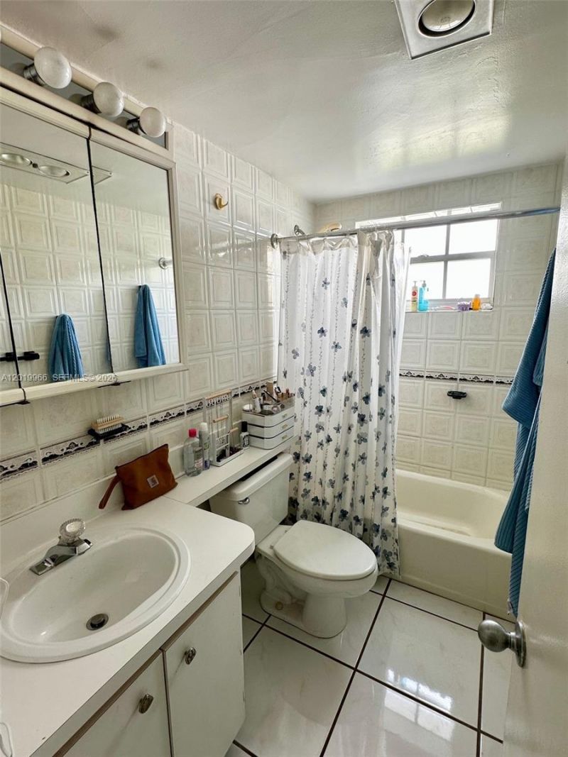 300 Galen Dr, Unit 206, Key Biscayne, FL 33149 Photo