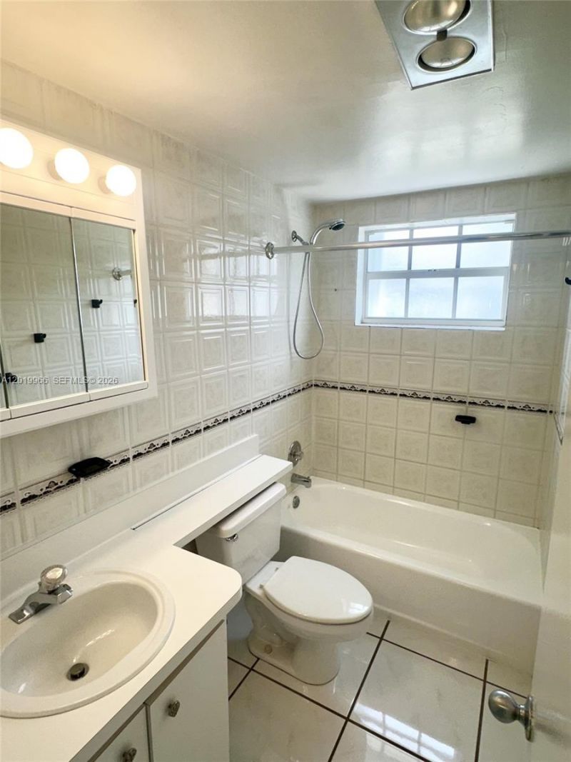 300 Galen Dr, Unit 206, Key Biscayne, FL 33149 Photo