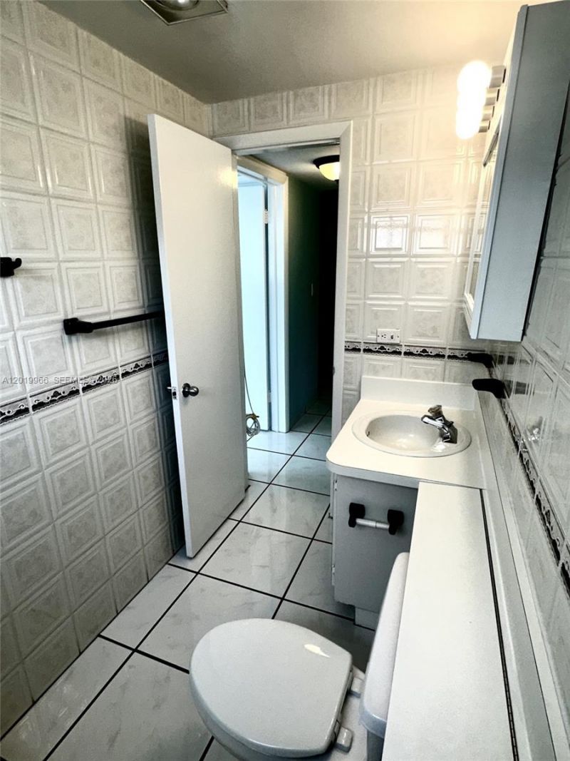 300 Galen Dr, Unit 206, Key Biscayne, FL 33149 Photo