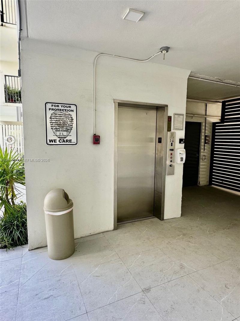 300 Galen Dr, Unit 206, Key Biscayne, FL 33149 Photo